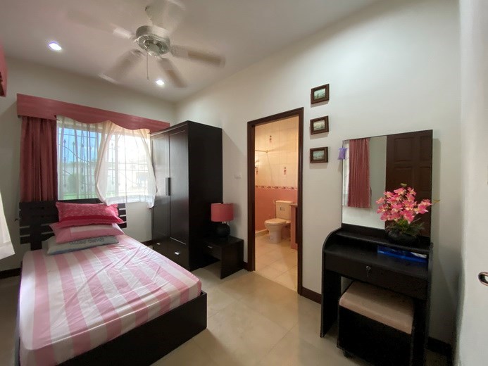 House for rent Mabprachan Pattaya showing the maid bedroom suite 