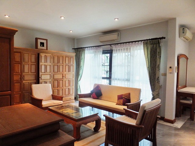 House for rent Mabprachan Pattaya showing the master bedroom living area