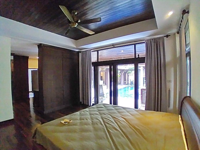 House for rent Mabprachan Pattaya showing the master bedroom 