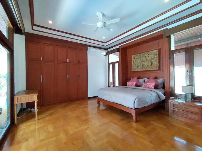 House for rent Mabprachan Pattaya showing the master bedroom