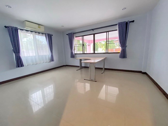 House for rent Mabprachan Pattaya showing the office House for rent Mabprachan Pattaya showing the office