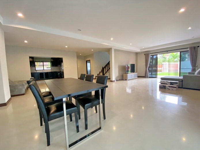 House for rent Mabprachan Pattaya showing the open plan concept House for rent Mabprachan Pattaya showing the open plan concept