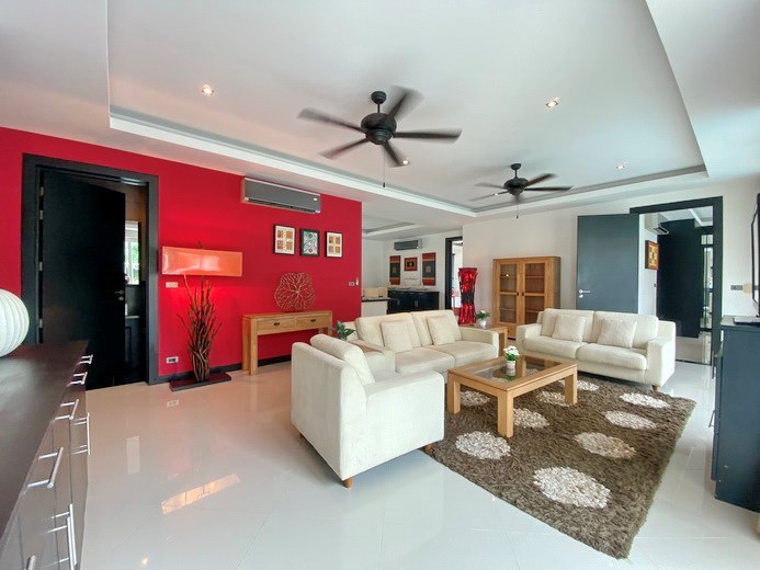 House for rent East Pattaya showing the open plan living area 