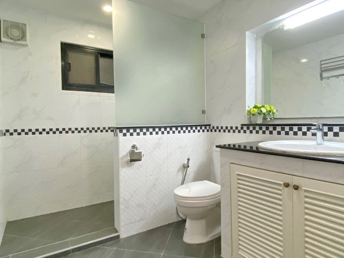 House for rent Mabprachan Pattaya showing the second bathroom House for rent Mabprachan Pattaya showing the second bathroom