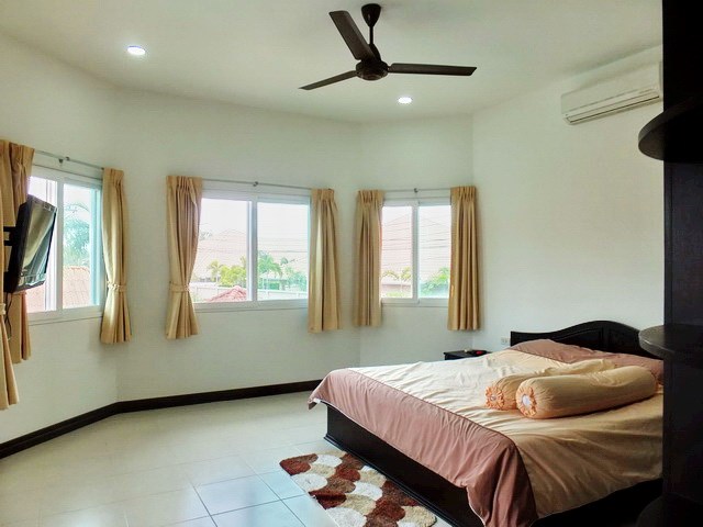 House for rent Mabprachan Pattaya showing the second bedroom 