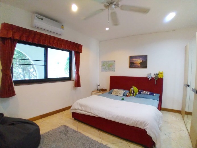 House for rent Mabprachan Pattaya showing the second bedroom 