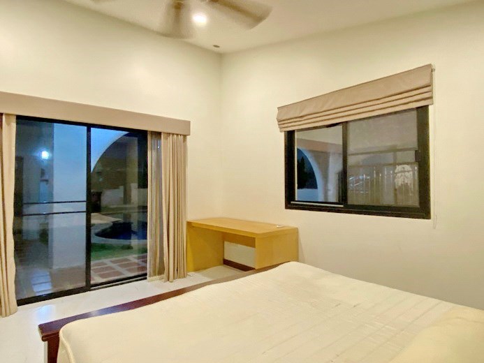 House for rent Mabprachan Pattaya showing the second bedroom pool view 