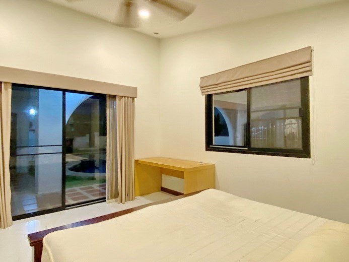 House for rent Mabprachan Pattaya showing the second bedroom pool view House for rent Mabprachan Pattaya showing the second bedroom pool view