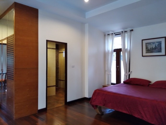 House for rent Mabprachan Pattaya showing the second bedroom suite  
