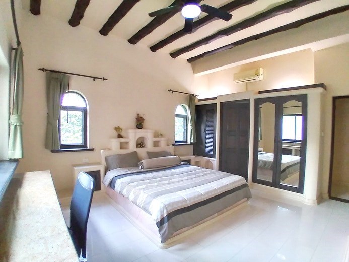 House for rent Mabprachan Pattaya showing the second bedroom suite 