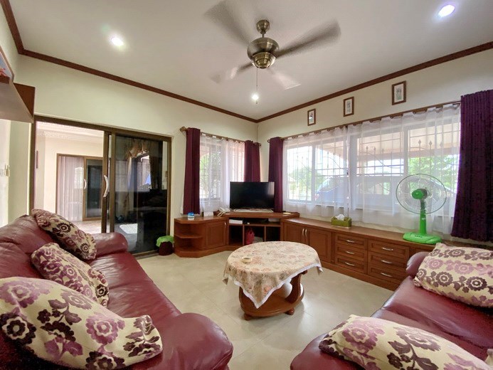 House for rent Mabprachan Pattaya showing the second living area 
