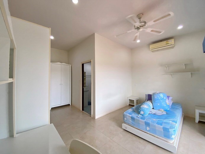 House for rent Mabprachan Pattaya showing the third bedroom suite 