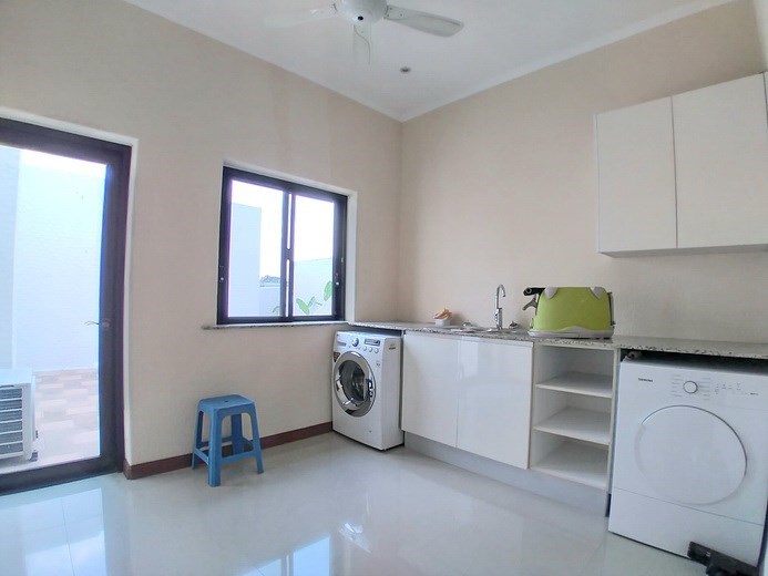 House for rent Mabprachan Pattaya showing the laundry room 