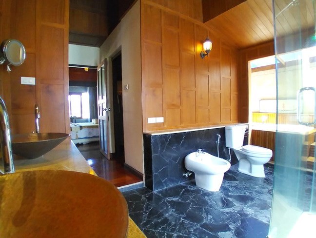 House for rent Na Jomtien showing the master bathroom