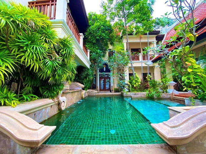 House for rent Na Jomtien showing the pool and house 
