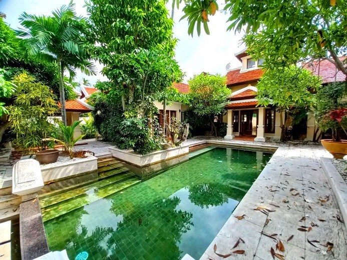 House for rent Na Jomtien showing the pool and sala House for rent Na Jomtien showing the pool and sala
