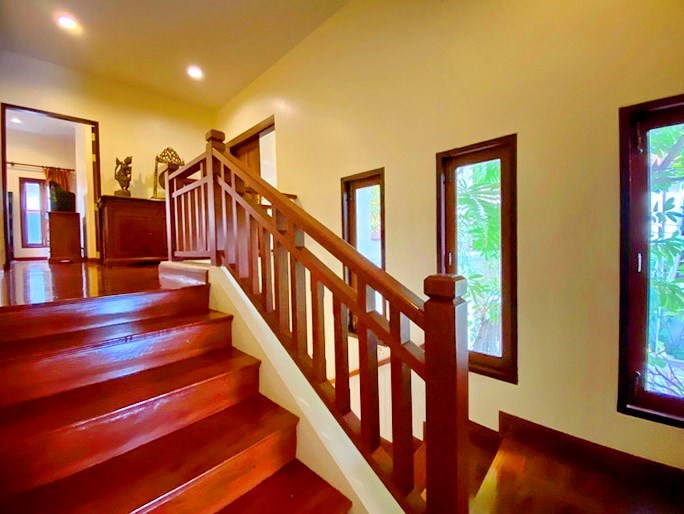 House for rent Na Jomtien showing the staircase 