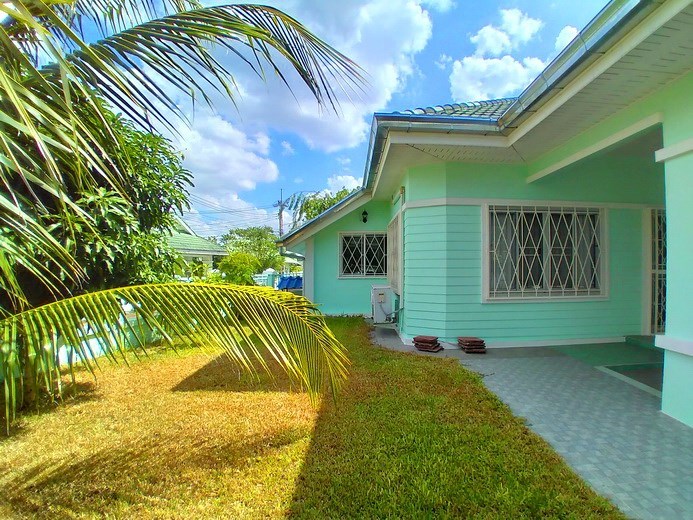 House for Rent East Pattaya showing the garden House for Rent East Pattaya showing the garden