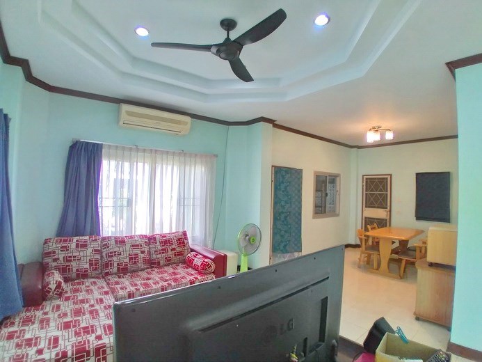 House for Rent East Pattaya showing the living and dining areas House for Rent East Pattaya showing the living and dining areas