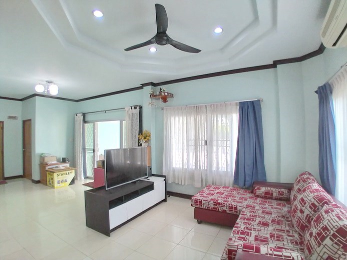House for Rent East Pattaya showing the living area House for Rent East Pattaya showing the living area