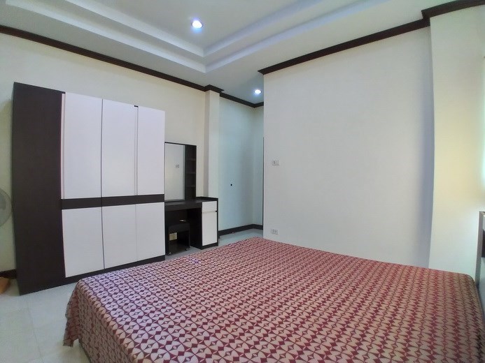 House for Rent East Pattaya showing the master bedroom House for Rent East Pattaya showing the master bedroom
