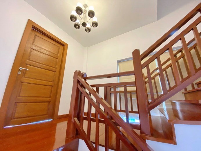 House for rent East Pattaya showing the staircase 