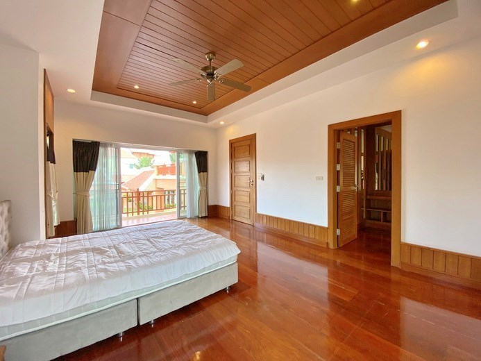 House for rent East Pattaya showing the third bedroom and balcony 