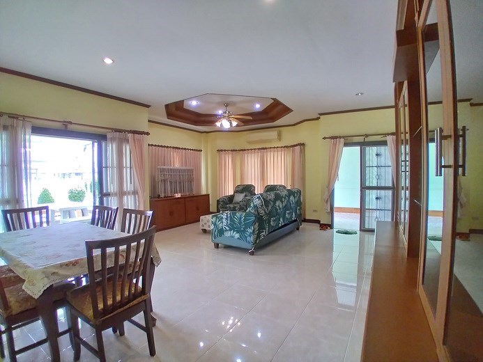 House for rent North Pattaya showing the dining area House for rent North Pattaya showing the dining area