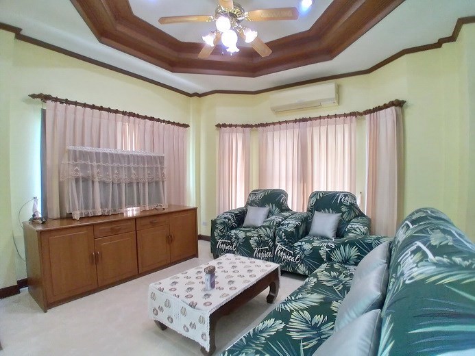 House for rent North Pattaya showing the living room House for rent North Pattaya showing the living room