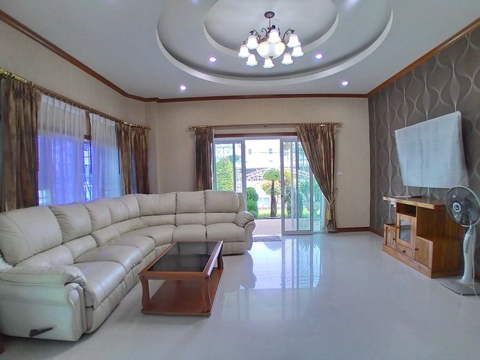 House for rent North Pattaya showing the living room House for rent North Pattaya showing the living room