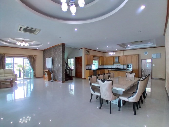 House for rent North Pattaya showing the open plan concept 