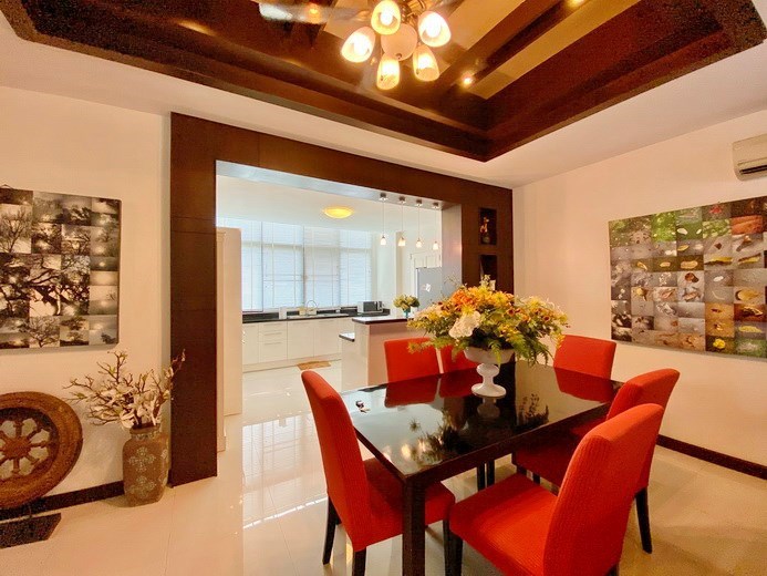 House for rent Pattaya Mabprachan showing the dining and kitchen areas 