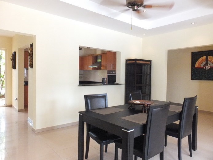House for rent Pattaya at Siam Royal View showing the dining and kitchen areas 