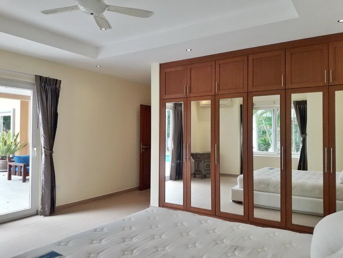 House for rent Pattaya at Siam Royal View showing the master bedroom with built-in wardrobes 