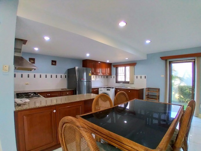 House for rent Pattaya showing the house, dining and kitchen areas 