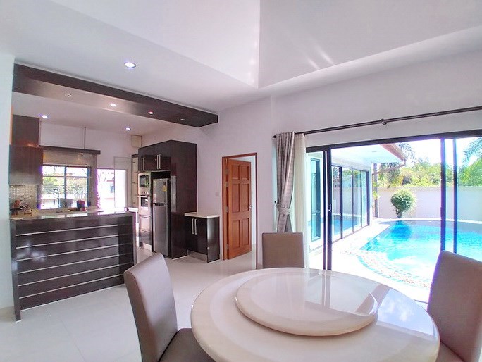 House for sale Pattaya showing the dining and kitchen areas House for sale Pattaya showing the dining and kitchen areas