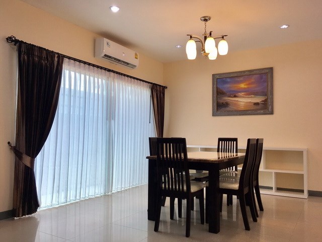House For Rent Pattaya showing the dining area House For Rent Pattaya showing the dining area