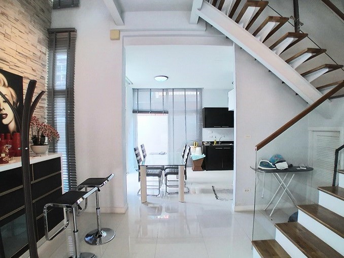 House for rent Pattaya showing the dining area House for rent Pattaya showing the dining area