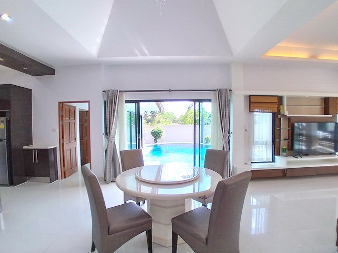 House for sale Pattaya showing the dining area House for sale Pattaya showing the dining area