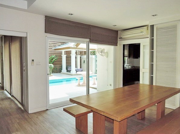 House for rent Pattaya showing the dining area pool view 