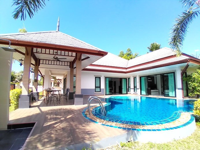House for sale Pattaya showing the house, sala and pool House for sale Pattaya showing the house, sala and pool