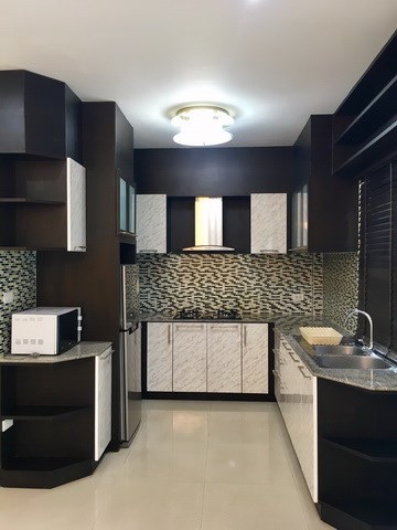 House For Rent Pattaya showing the kitchen House For Rent Pattaya showing the kitchen