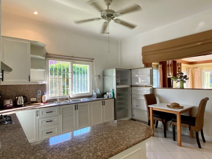 House for rent Pattaya showing the kitchen and dining areas 