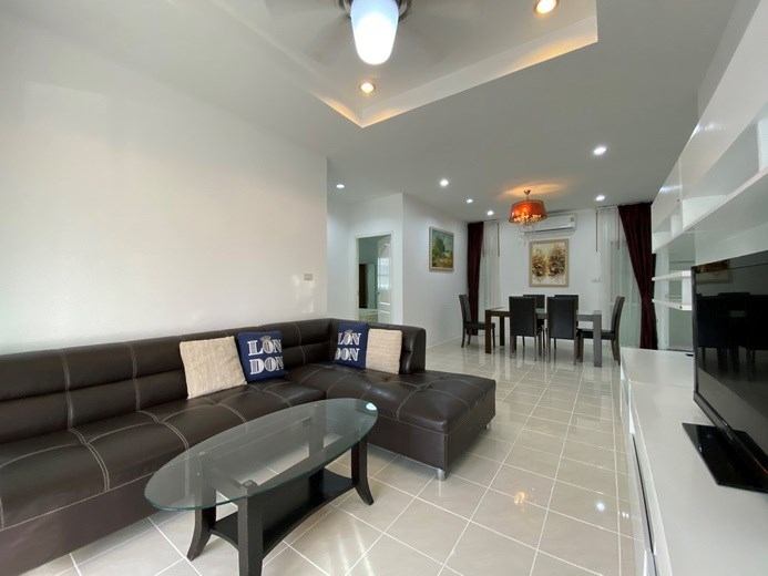 House for rent Pattaya showing the living and dining areas 