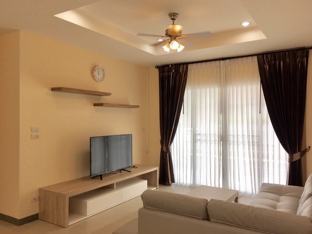 House For Rent Pattaya showing the living room House For Rent Pattaya showing the living room