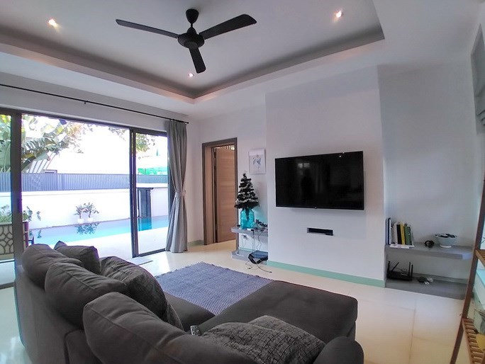 House for rent Pattaya showing the living room 