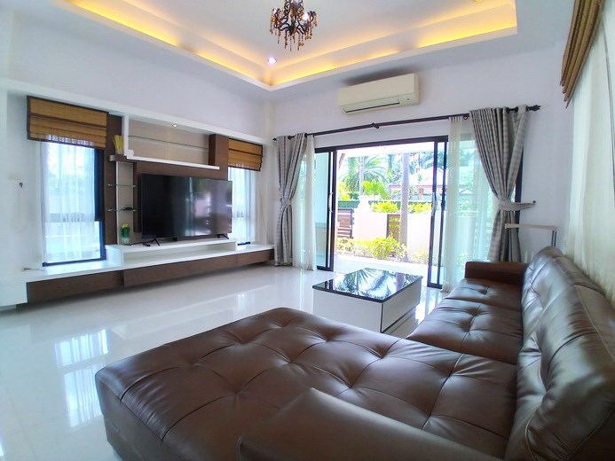 House for sale Pattaya showing the living room House for sale Pattaya showing the living room