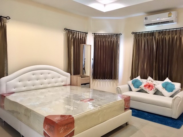 House For Rent Pattaya showing the master bedroom with lounge area  