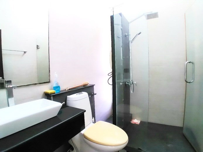 House for rent Pattaya showing the master bathroom House for rent Pattaya showing the master bathroom