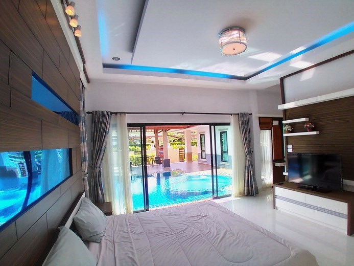 House for rent Pattaya showing the master bedroom pool view 